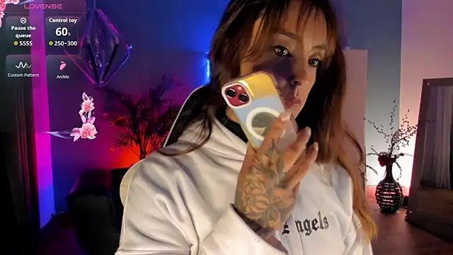 Snapshot of Megan_inked chatting on 06-26-26, 03:45 Megan inked online show from 06-26-26, 03:45