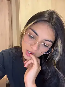 Snapshot of Cat2525 chatting on 05-19-26, 01:43 Cat2525 online show from 05-19-26, 01:43