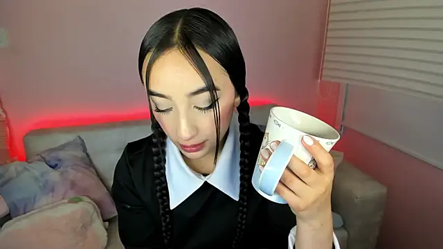 tinysara online show from 04-13-26, 04:22