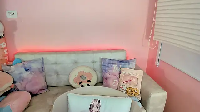 tinysara online show from 04-12-26, 04:10