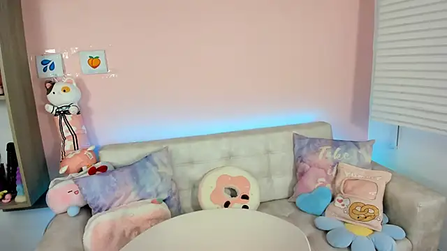 tinysara online show from 09-19-25, 04:22