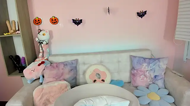 tinysara online show from 10-09-25, 04:29