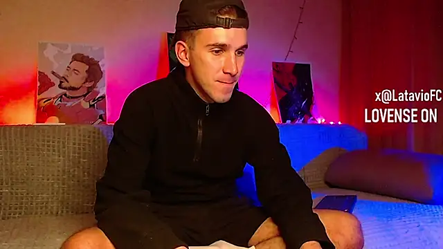 Snapshot of Midnighter_ chatting on 02-08-25, 04:03 Midnighter  online show from 02-08-25, 04:03