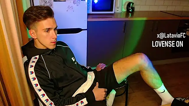 Snapshot of Midnighter_ chatting on 09-20-25, 07:19 Midnighter  online show from 09-20-25, 07:19