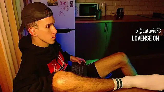 Snapshot of Midnighter_ chatting on 09-28-25, 03:24 Midnighter  online show from 09-28-25, 03:24