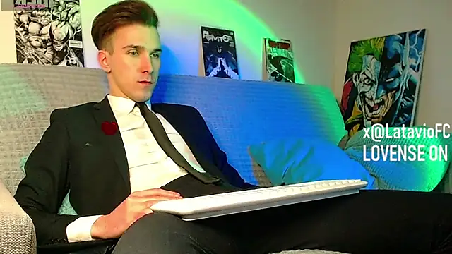 Midnighter  online show from 04-08-26, 05:25