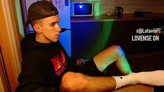 Snapshot of Midnighter_ chatting on 09-25-25, 12:16 Midnighter  online show from 09-25-25, 12:16