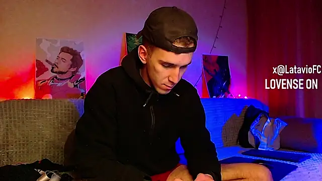 Snapshot of Midnighter_ chatting on 02-09-25, 10:21 Midnighter  online show from 02-09-25, 10:21