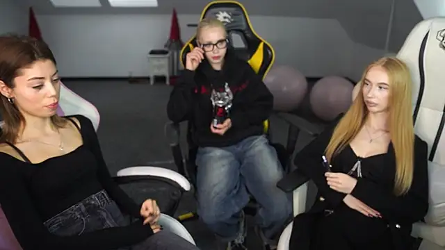 Amelia Blaze online show from 10-15-25, 10:45