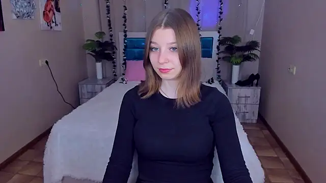 Snapshot of RinaMoore chatting on 03-21-25, 11:12 RinaMoore online show from 03-21-25, 11:12