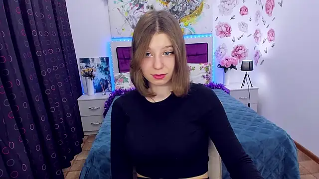 Snapshot of RinaMoore chatting on 01-22-25, 02:14 RinaMoore online show from 01-22-25, 02:14