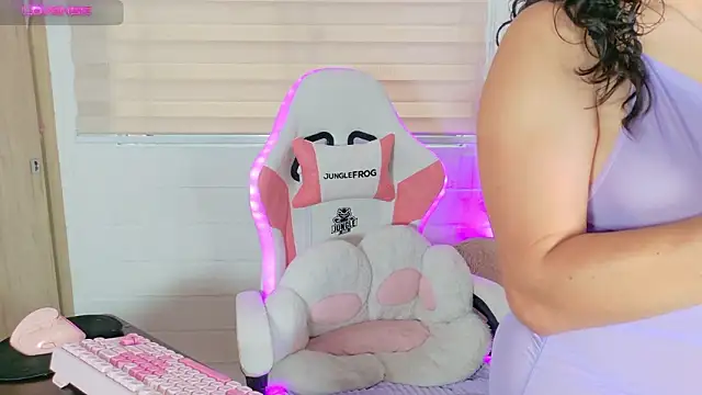 megan doll2 online show from 03-18-26, 08:10