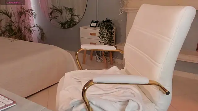 scarlet miller1 online show from 11-21-25, 12:04