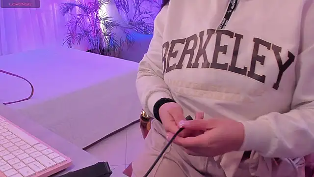 scarlet miller1 online show from 11-11-25, 12:33