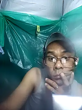 Snapshot of Unnaturalpresent chatting on 03-23-26, 04:18 Unnaturalpresent online show from 03-23-26, 04:18