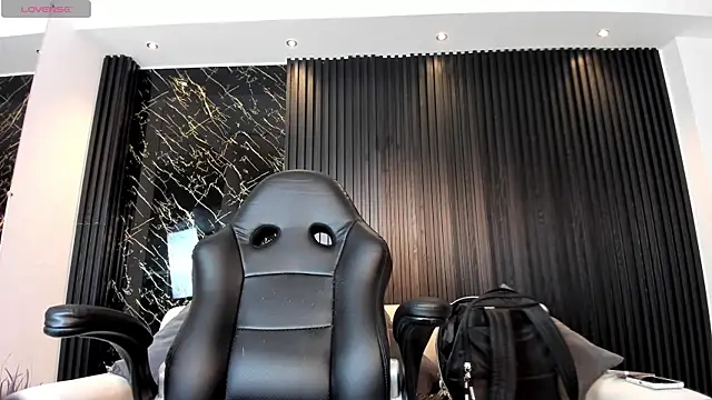 charlottewhitte online show from 10-21-25, 11:42