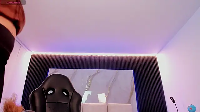 charlottewhitte online show from 04-17-26, 11:57