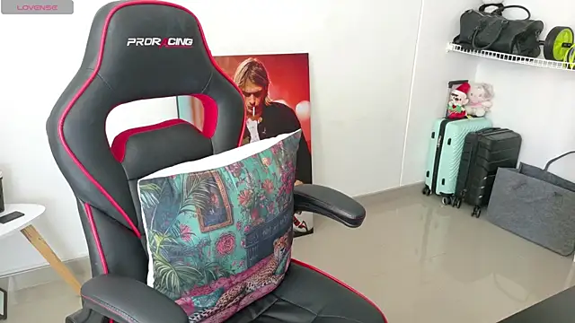 Snapshot of samantha_tattu chatting on 12-01-25, 03:57 samantha tattu online show from 12-01-25, 03:57