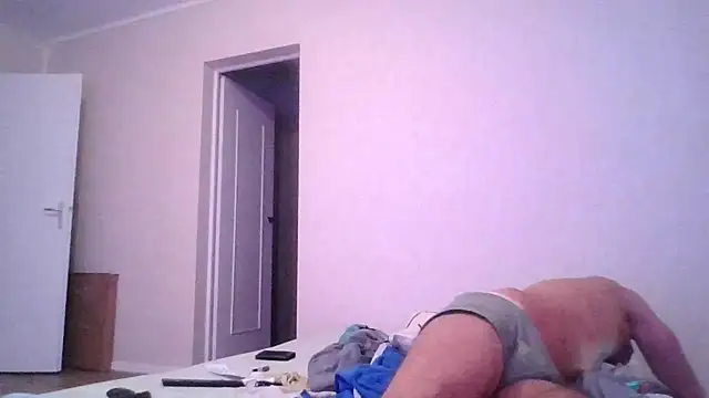 Snapshot of sebcucold chatting on 05-19-26, 06:26 sebcucold online show from 05-19-26, 06:26