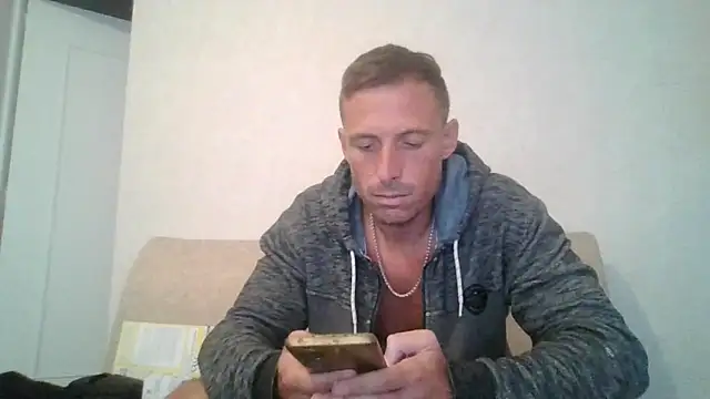 Snapshot of sebcucold chatting on 06-12-26, 10:40 sebcucold online show from 06-12-26, 10:40