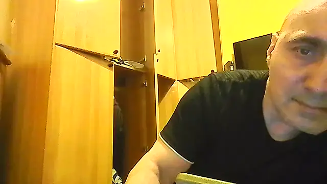 Snapshot of Analove1976 chatting on 04-22-26, 06:36 Analove1976 online show from 04-22-26, 06:36