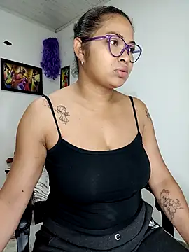Snapshot of chalohott chatting on 10-18-25, 06:59 chalohott online show from 10-18-25, 06:59