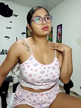 Snapshot of chalohott chatting on 10-22-25, 09:42 chalohott online show from 10-22-25, 09:42
