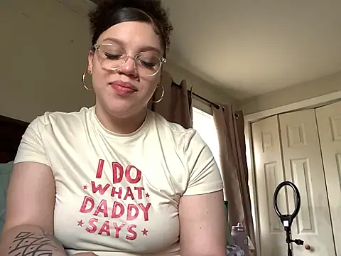 QueenNuttCollector online show from 04-20-26, 04:41