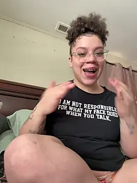 Snapshot of QueenNuttCollector chatting on 02-12-26, 03:01 QueenNuttCollector online show from 02-12-26, 03:01