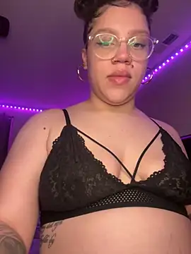 Snapshot of QueenNuttCollector chatting on 11-09-25, 11:03 QueenNuttCollector online show from 11-09-25, 11:03