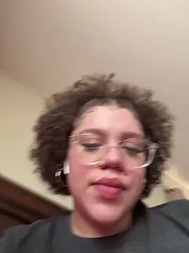 Snapshot of QueenNuttCollector chatting on 02-05-26, 05:31 QueenNuttCollector online show from 02-05-26, 05:31