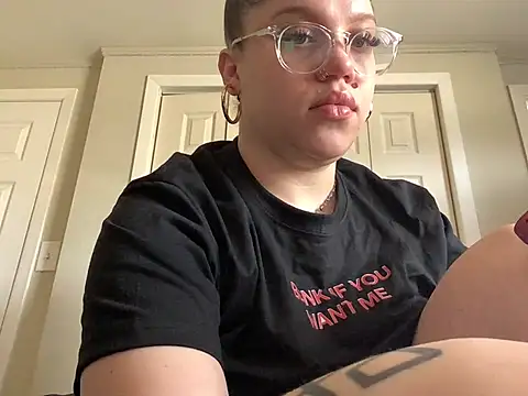 QueenNuttCollector online show from 04-07-26, 03:03