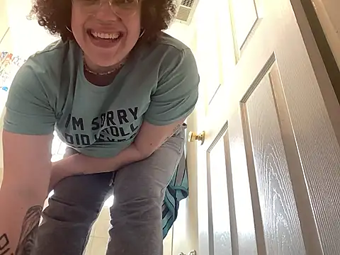 QueenNuttCollector online show from 04-15-26, 03:05