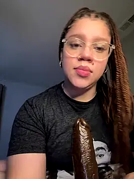 Snapshot of QueenNuttCollector chatting on 12-02-25, 06:09 QueenNuttCollector online show from 12-02-25, 06:09