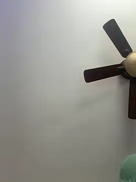 Snapshot of QueenNuttCollector chatting on 12-18-25, 05:39 QueenNuttCollector online show from 12-18-25, 05:39