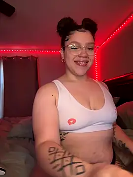 Snapshot of QueenNuttCollector chatting on 11-04-25, 12:09 QueenNuttCollector online show from 11-04-25, 12:09