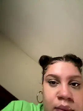 Snapshot of QueenNuttCollector chatting on 11-12-25, 03:27 QueenNuttCollector online show from 11-12-25, 03:27