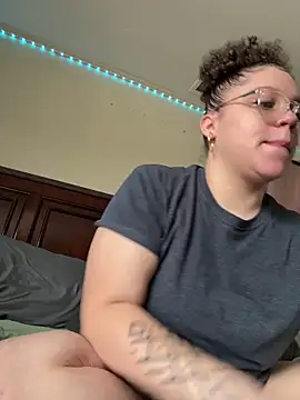 Snapshot of QueenNuttCollector chatting on 02-11-26, 05:13 QueenNuttCollector online show from 02-11-26, 05:13