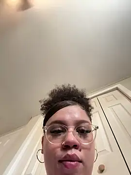 QueenNuttCollector online show from 03-08-26, 05:05