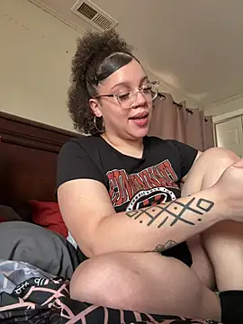 Snapshot of QueenNuttCollector chatting on 02-06-26, 05:31 QueenNuttCollector online show from 02-06-26, 05:31