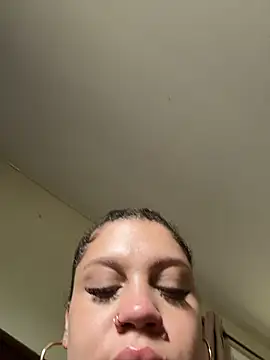 QueenNuttCollector online show from 07-15-26, 05:42