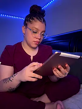 Snapshot of QueenNuttCollector chatting on 12-20-25, 02:36 QueenNuttCollector online show from 12-20-25, 02:36