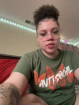 Snapshot of QueenNuttCollector chatting on 01-08-26, 04:57 QueenNuttCollector online show from 01-08-26, 04:57