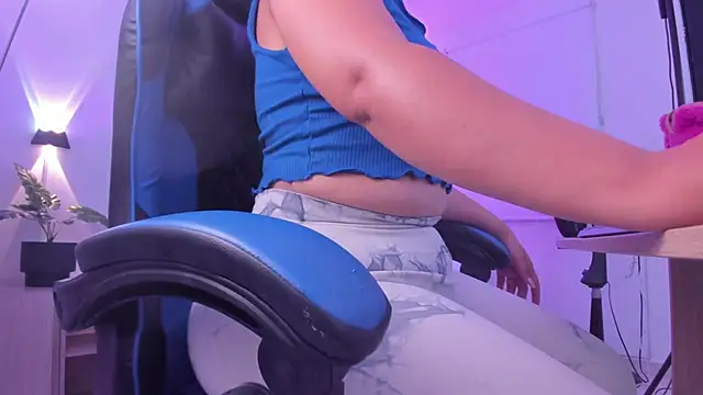 izaro22 online show from 11-29-25, 03:06