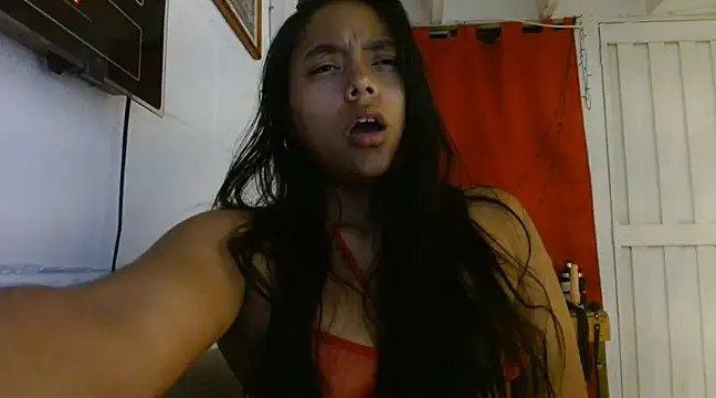 Snapshot of Chiara_petterson chatting on 01-18-25, 04:59 Chiara petterson online show from 01-18-25, 04:59