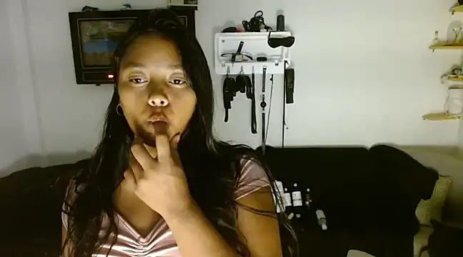Snapshot of Chiara_petterson chatting on 03-03-25, 03:05 Chiara petterson online show from 03-03-25, 03:05