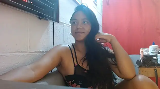Snapshot of Chiara_petterson chatting on 01-28-25, 04:08 Chiara petterson online show from 01-28-25, 04:08