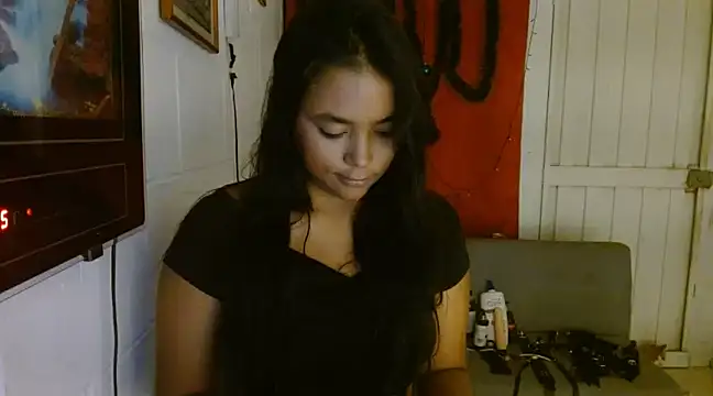 Snapshot of Chiara_petterson chatting on 01-10-25, 05:05 Chiara petterson online show from 01-10-25, 05:05