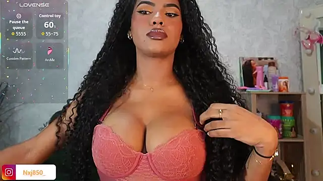 HOTBLACKANDWHITE2 online show from 02-12-26, 11:04