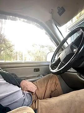 Snapshot of Themechanic420 chatting on 10-21-25, 01:32 Themechanic420 online show from 10-21-25, 01:32